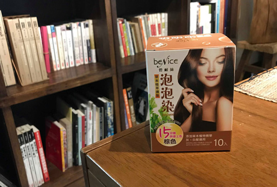 不嗆鼻的泡泡染髮體驗－添加草本植物精華【Benice 碧耐絲】